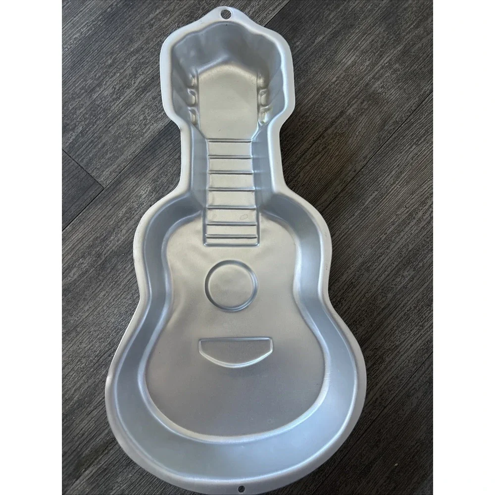 Guitar Cake‎ Pan Wilton 2105-570 Vintage 2000